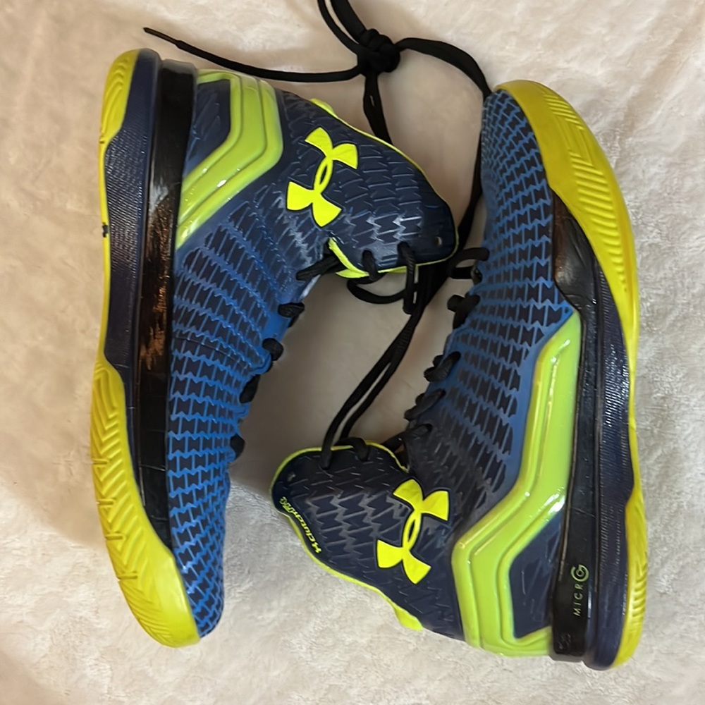 Under Armour Clutchfit Drive High Elite 24 Basketball Shoes Size 5.5Y 7W